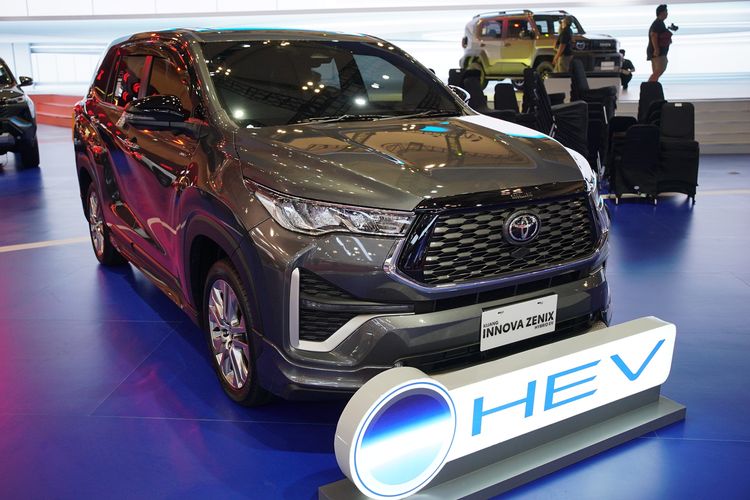 Pasar Mobil Hybrid Bekas Menghangat, Innova Zenix Jadi Primadona