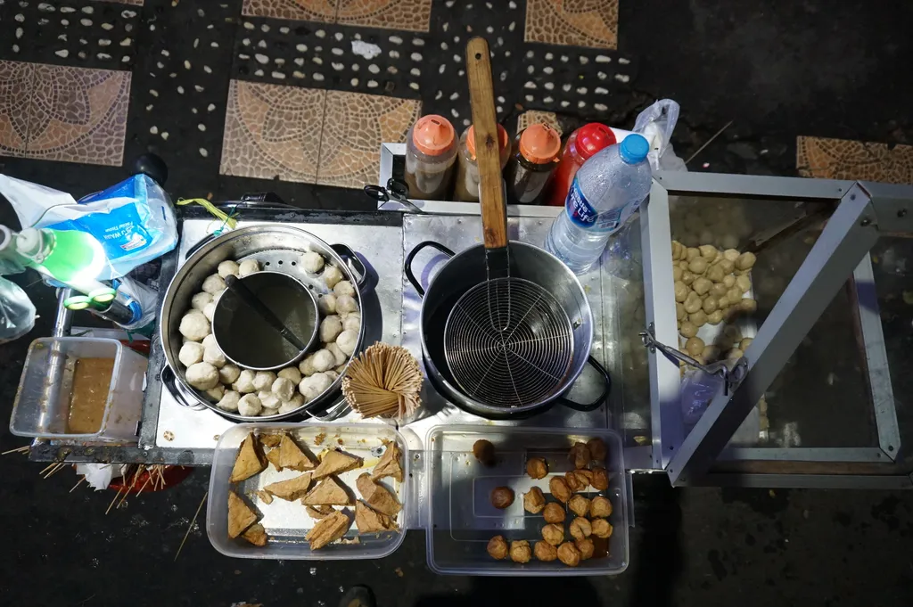 Mengapa Jajanan Murah Mengalahkan Buah dan Sayur Segar