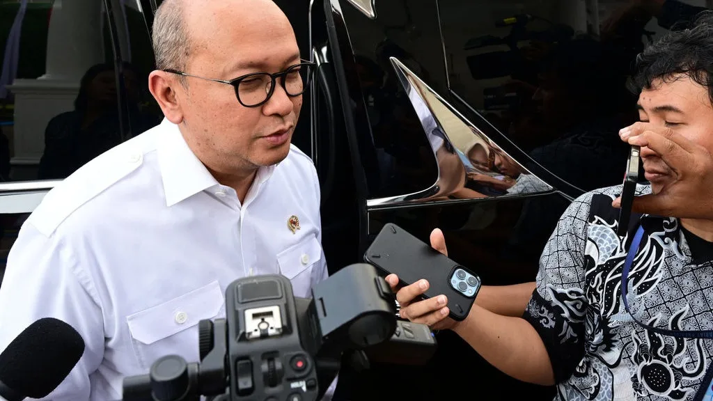Transformasi Menyeluruh PLN: Dari Blackout Batam ke Lompatan Panel Surya 100 GW