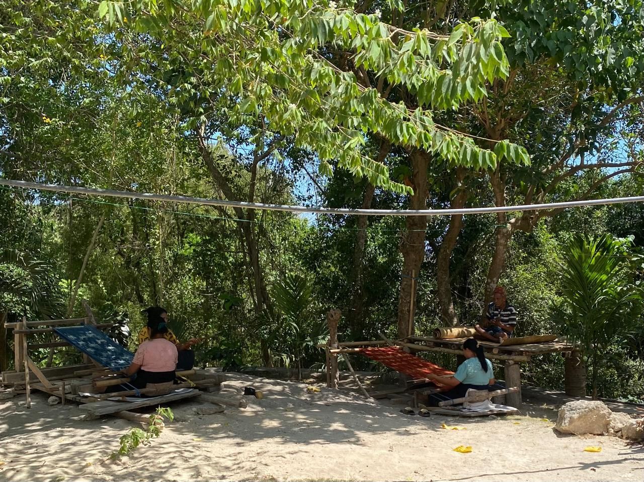 Wastra Tradisional Mendunia, Pengrajin Masih Tertinggal
