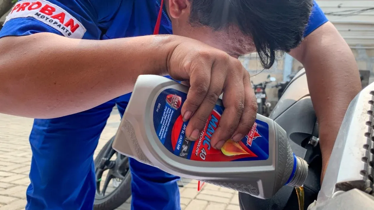Jadwal Penggantian Oli Motor Berdasarkan Jenis dan Pola Pakai