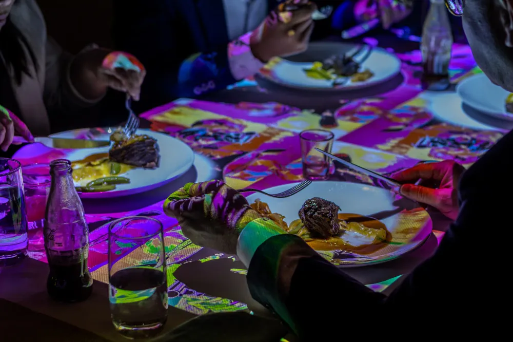 Meja Makan Menjadi Galeri Hidup: Seni, Teknologi, dan Fine Dining