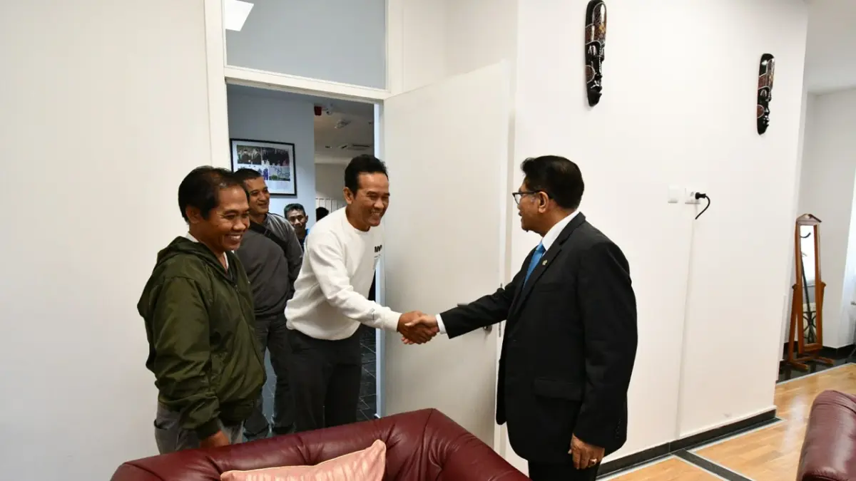 Pengukir Jepara Restorasi Warisan Habibie di Sarajevo