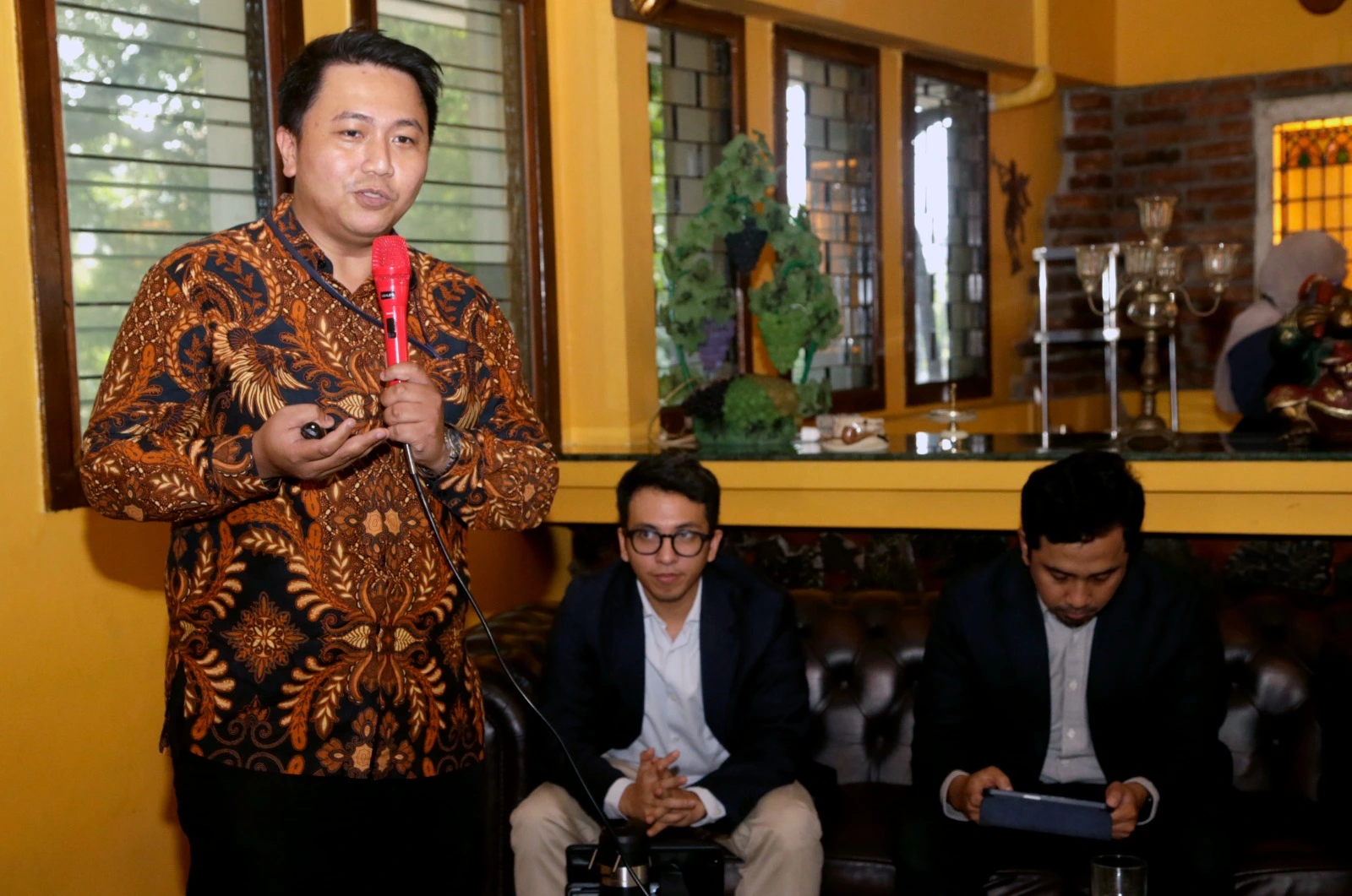 Target PLTS 100 GW: Ambisi Besar, Regulasi Tersendat