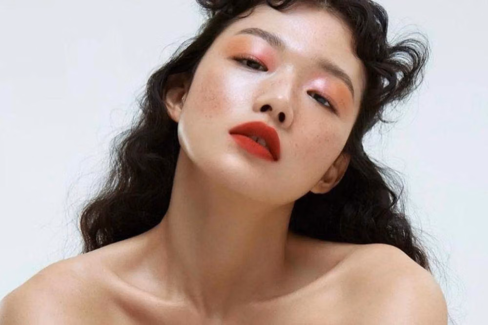 Sunscreen Sebelum atau Sesudah Makeup? Ini Urutan yang Tepat