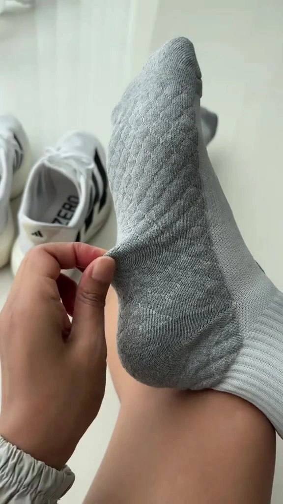 Kaos kaki lari yang bikin kaki nggak lecet, dari belasan ribu sampai merino