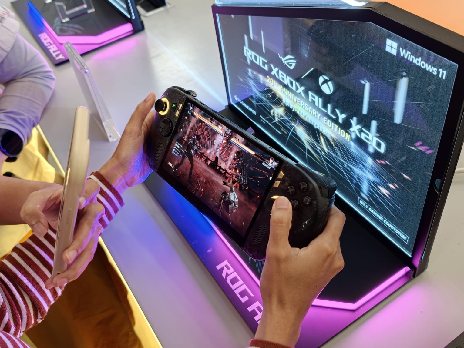 ROG Ally X20 Resmi Hadir dengan OLED dan Ryzen AI Z2 Extreme