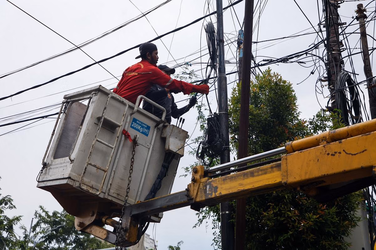 Kota-Kota Besar Tertibkan Kabel Semrawut dengan Jaringan Bawah Tanah