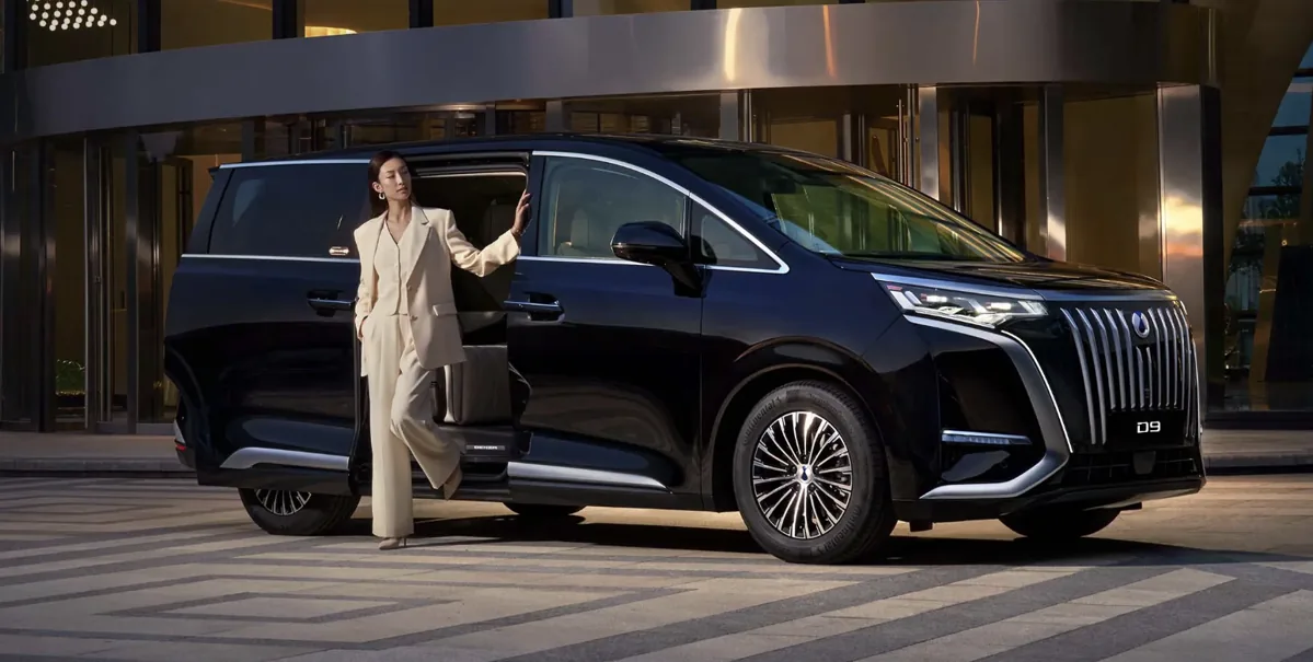 Danza D9 Penyegaran Terbaru: Duel Langsung dengan Toyota Alphard di Segmen MPV Premium