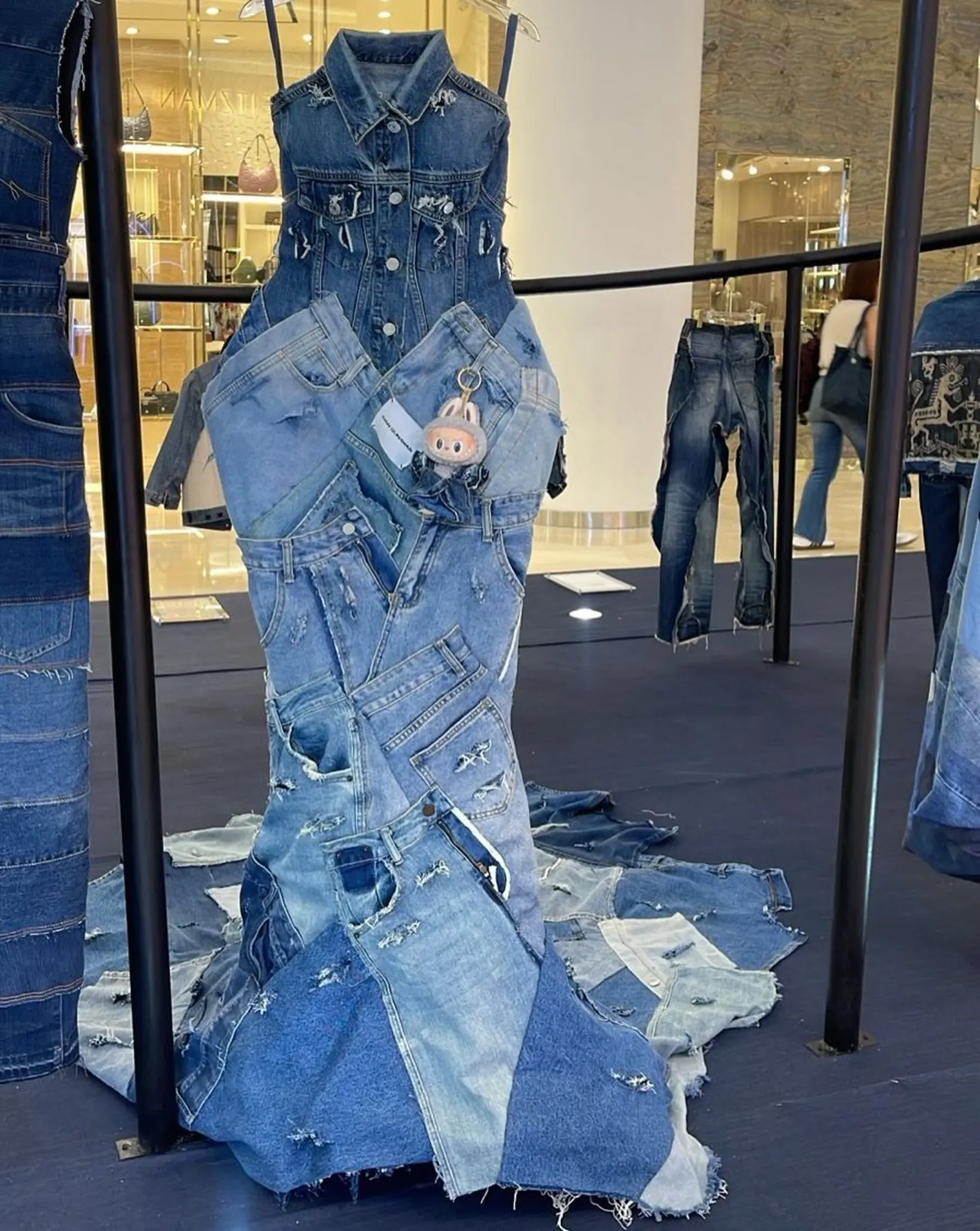 Dari Celana Bekas Pasar ke Gaun Selebriti: Thrifting Jadi Haute Couture