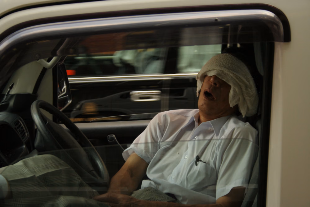 Tidur di Mobil dengan AC Menyala: Bahaya Tersembunyi dan Cara Aman Istirahat