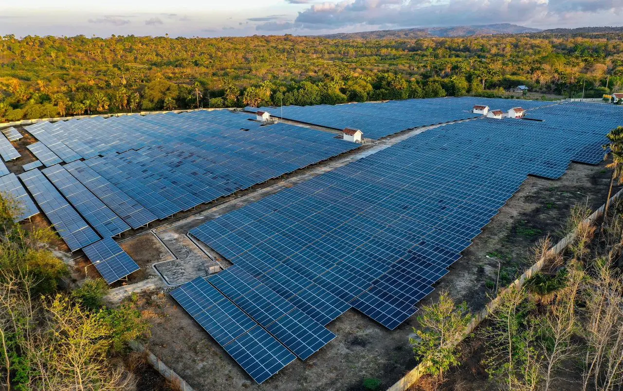 PLTS 100 GW Butuh Reformasi Kelistrikan dan Kepastian Investasi