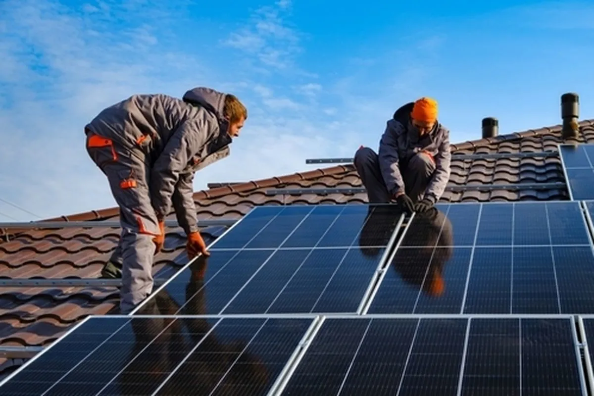 Biaya PLTS Dua Kali Lipat India: Regulasi dan TKDN Menggerus Mimpi 100 GW