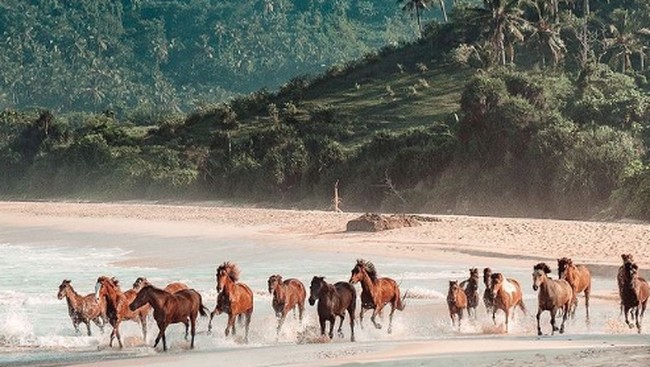 Wastra Tradisional Mendunia, Pengrajin Masih Tertinggal