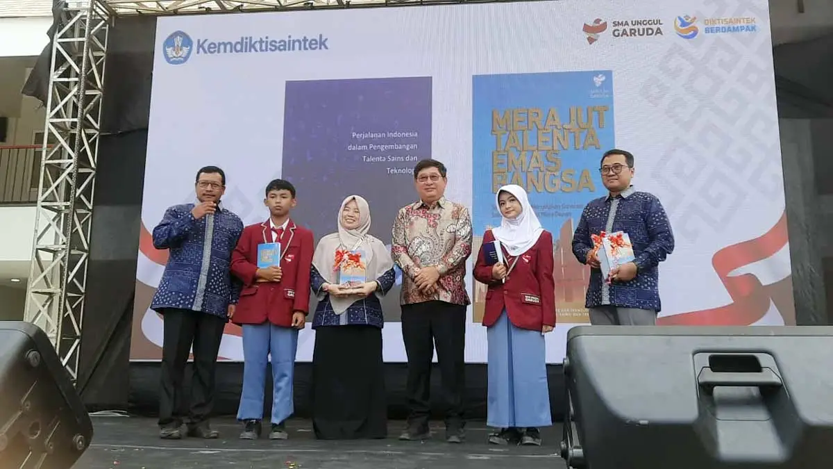 Sekolah Gratis Berasrama: Tangga ke Kampus Internasional bagi Siswa Berprestasi