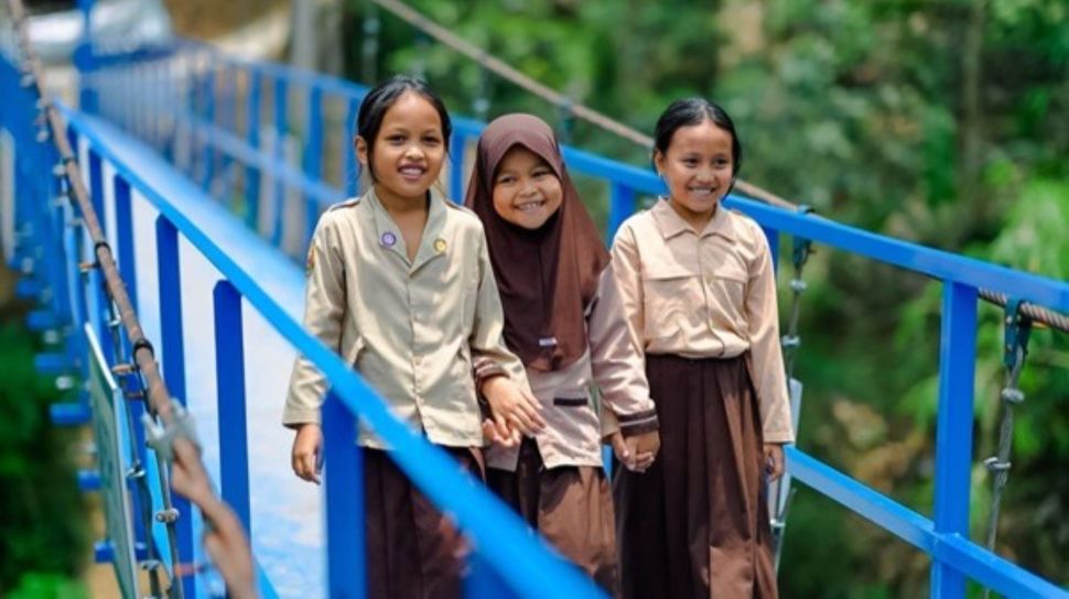 Jembatan Gantung Desa Kemang Buka Akses Ekonomi dan Pendidikan