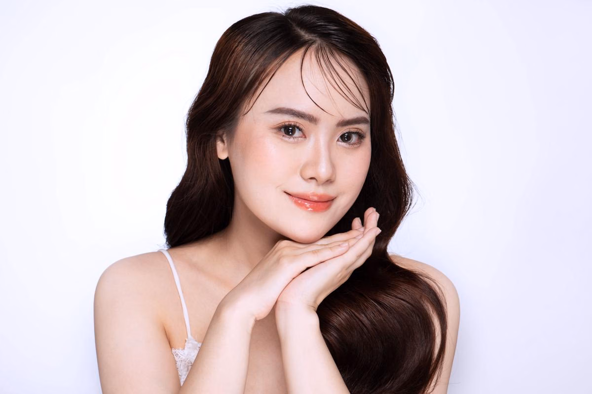 Tren Eo Reun Yeon Ja: Makeup Minimalis untuk Tampilan Dewasa Elegan