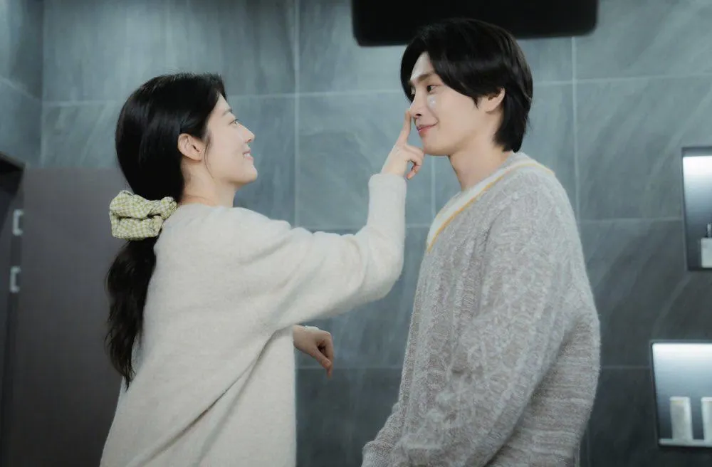 Make Me Tingle: Drama Romantis 18+ yang Mengguncang Dunia Kerja