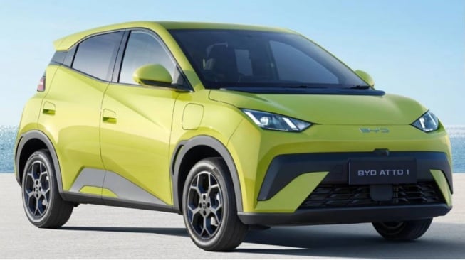 Suzuki e-Sky vs BYD Atto 1: Mobil Listrik Murah Mana yang Lebih Masuk Akal?