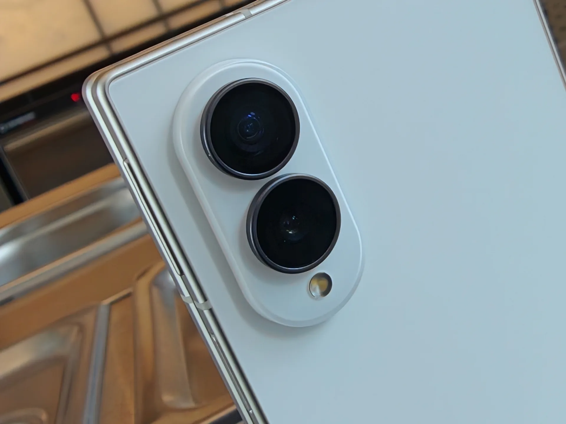 Ponsel Lipat Dual 50MP: Galaxy Z Fold8 dan Revolusi Fotografi Foldable