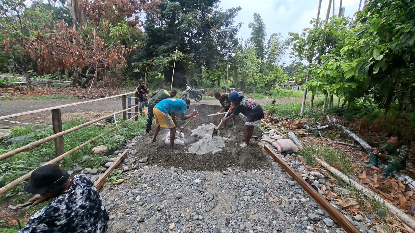 Gotong Royong TMMD Membangun Air Bersih dan Jalan Desa