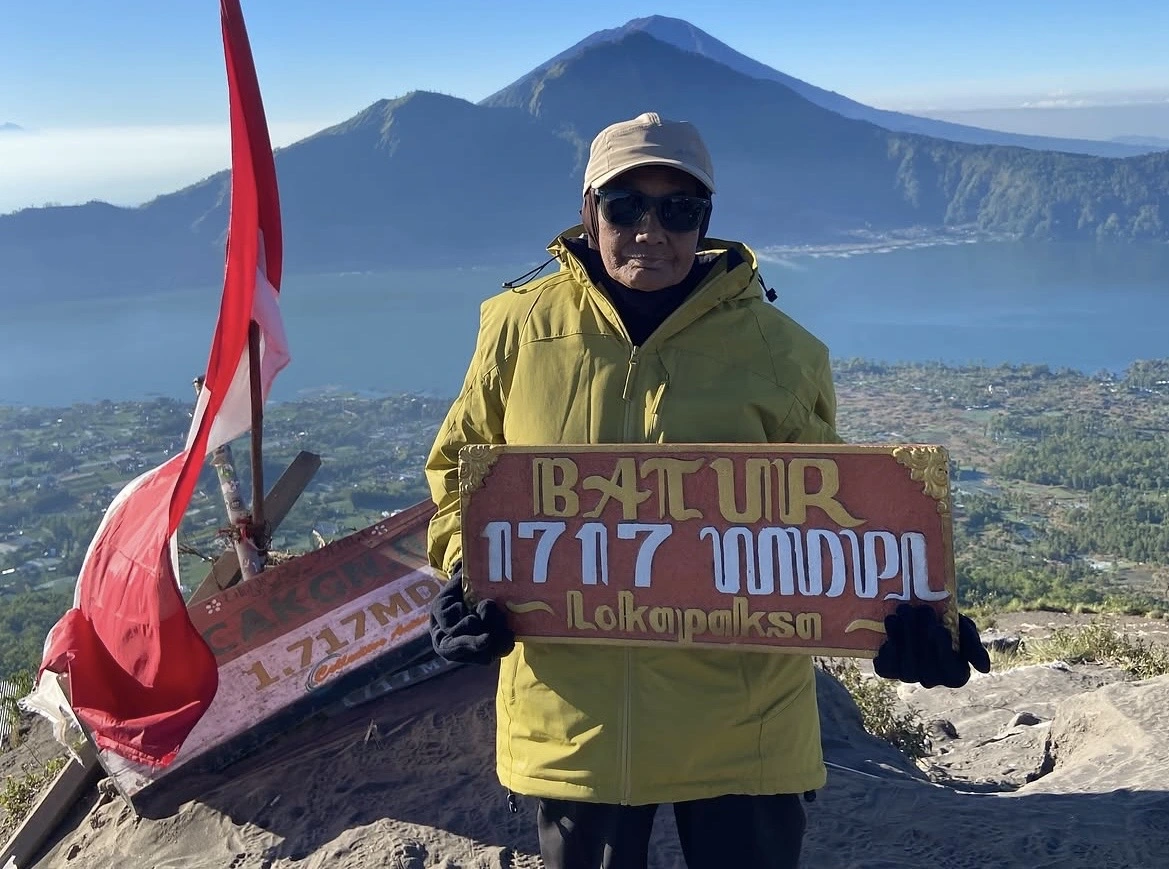 Dari Plank 5 Jam hingga 4 Gunung: Rekor Kebugaran Lansia