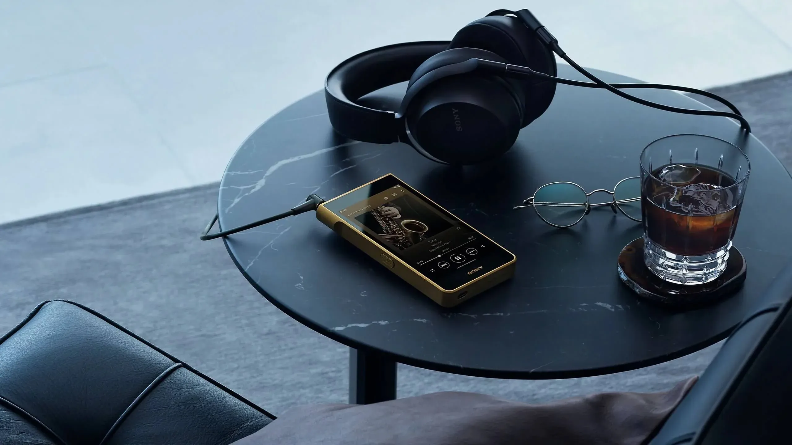 Sony Walkman Flagship Berlapis Emas untuk Audiophile Kolektor