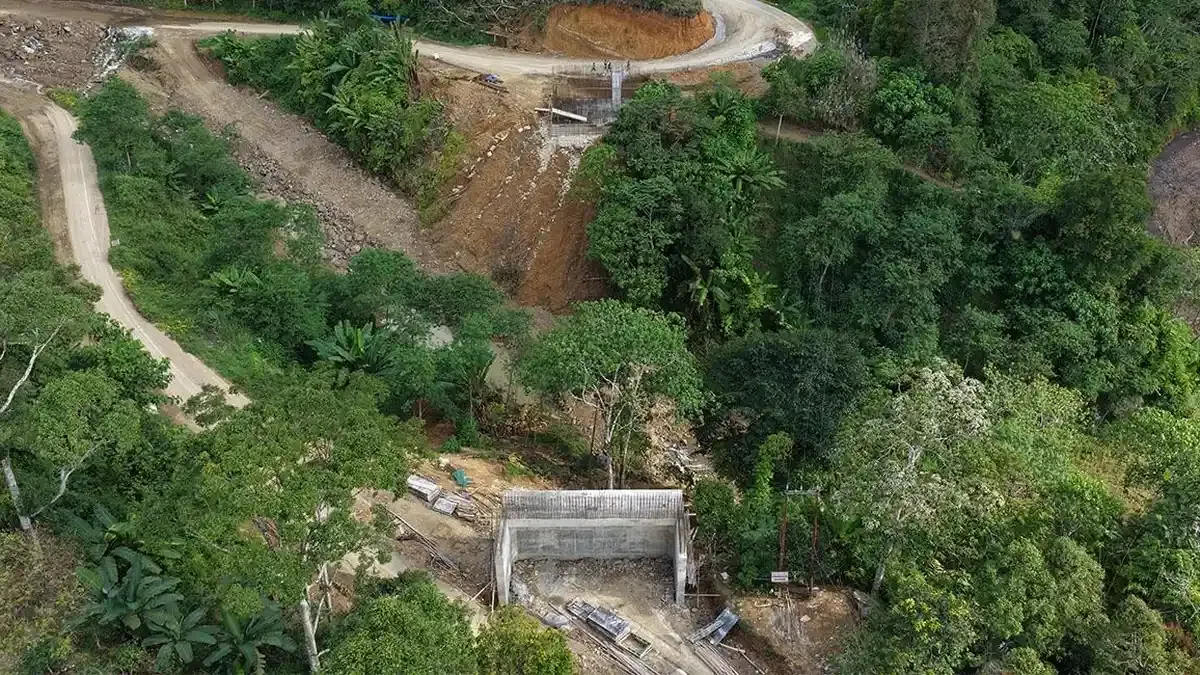 Gotong Royong Militer Bangun Jembatan Beton dan Akses Ekonomi Desa