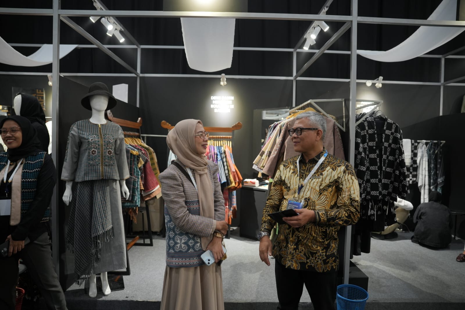 Bank Sentral Angkat Modest Fashion dan Wastra ke Panggung Global