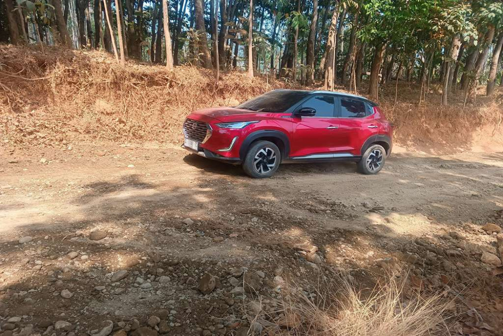 Gotong Royong Militer Mengubah Jalan Desa Sembung