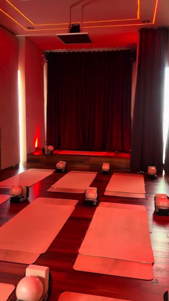 Yang benar-benar kupakai dan kubawa ke kelas hot mat pilates