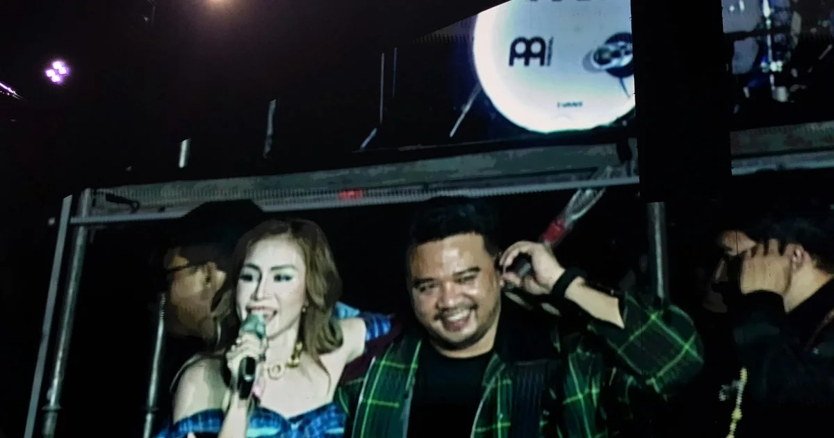 Reuni Emosional Momo dan Geisha di Panggung Festival