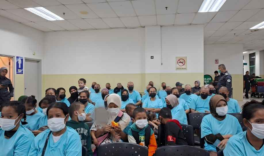 Perlindungan Pekerja Migran: Antara Deportasi dan Kekerasan