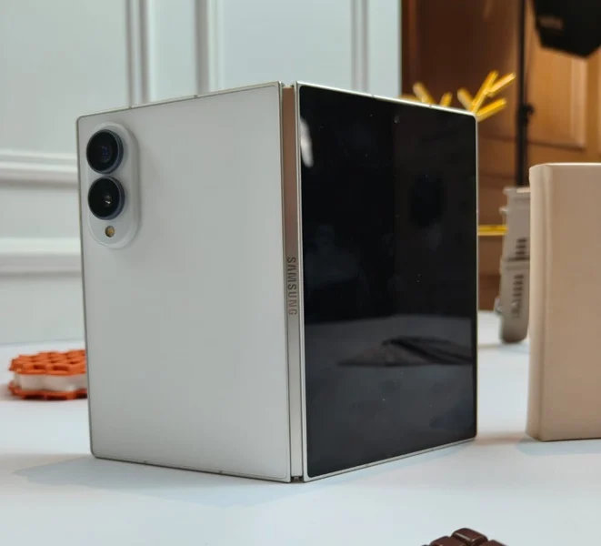 Ponsel Lipat dengan Kamera Dual Layar: Apakah Galaxy Z Fold8 Mengubah Cara Konten Kreator Bekerja?