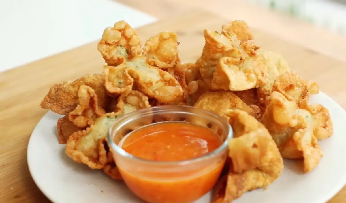 Siomay Goreng vs Martabak Dimsum: Duel Camilan Renyah Garing