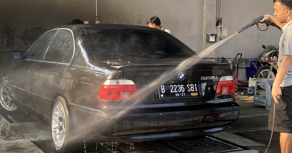 Panduan Lengkap Membersihkan dan Merawat Mobil di Rumah