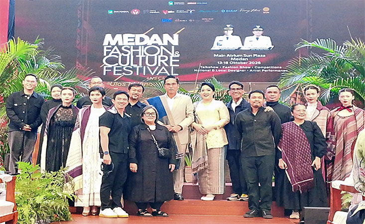 Ulos Tradisional Menguasai Panggung Medan Fashion Festival
