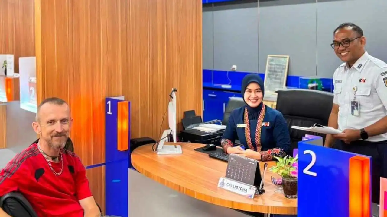 Wisatawan Mancanegara Ramai Naik Kereta Api di Nusantara