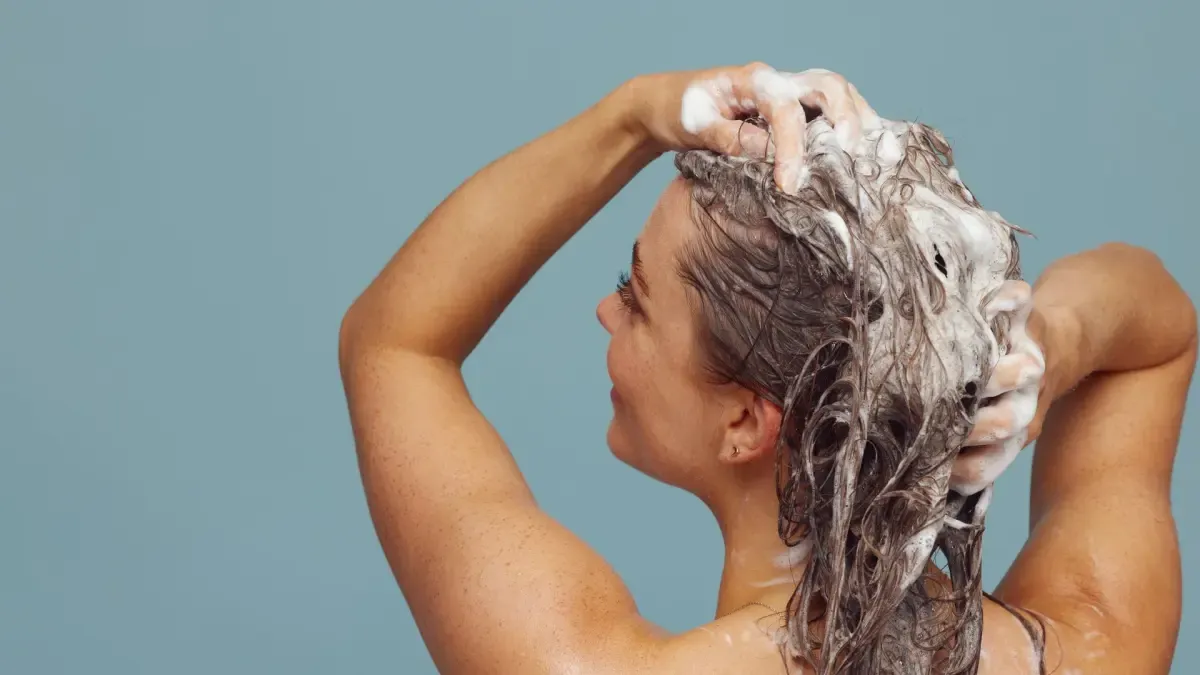 Berapa Kali Keramas Seminggu? Sesuaikan dengan Jenis Rambut