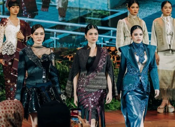 Kain Ulos Tradisional Menjadi Simbol Mode Internasional di Medan Fashion Culture Festival