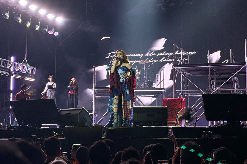Reuni Emosional Momo dan Geisha di Panggung Synchronize