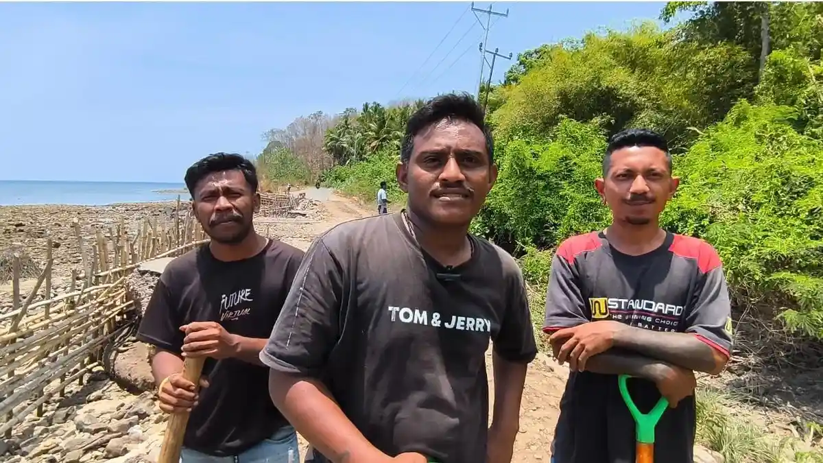 Jalan Berlubang Paksa Warga Swadaya, Mobilitas dan Ekonomi Terganggu