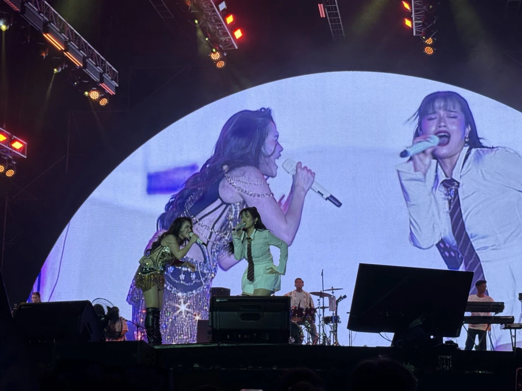 Ayu Ting Ting Bawa Keluarga ke Panggung Synchronize Fest