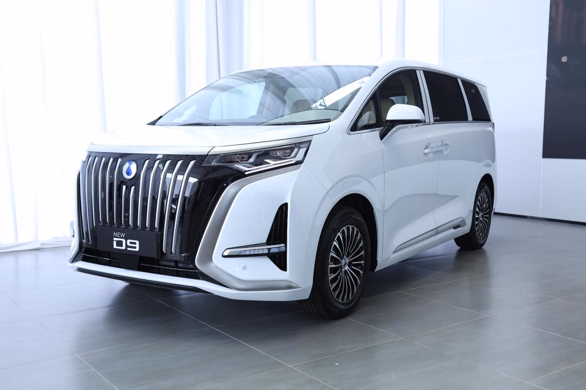 Danza New D9 vs Z9 GT: MPV Keluarga atau Sedan Sport Listrik Superkencang?