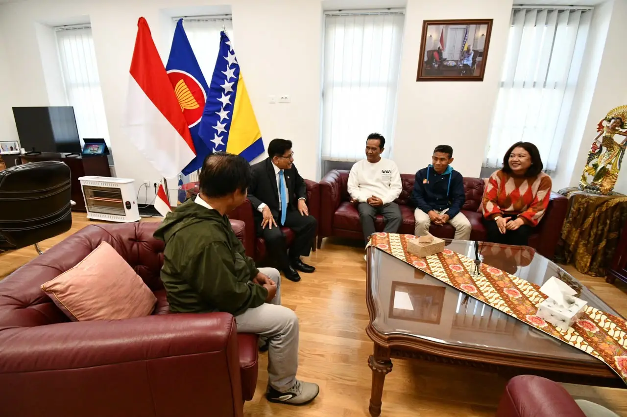 Tiga Pengukir Jepara Menyelamatkan Warisan Ukir di Sarajevo