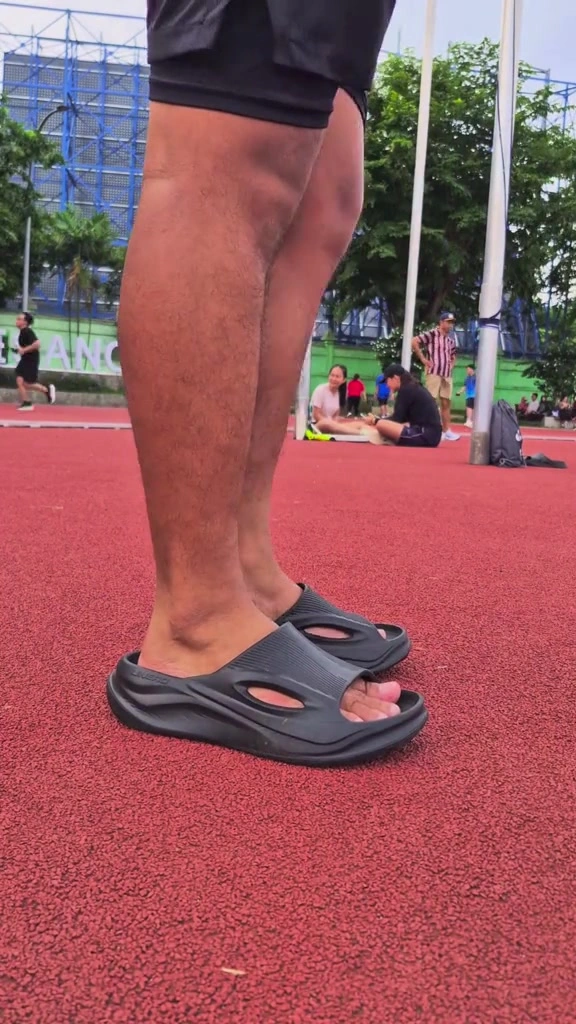 Sandal recovery lokal sesudah lari, empuk saja ternyata nggak cukup