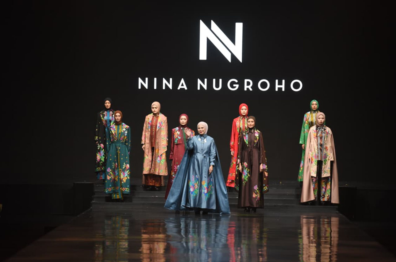 Lima Desainer Mengangkat Wastra Tradisional di Panggung Modest Fashion