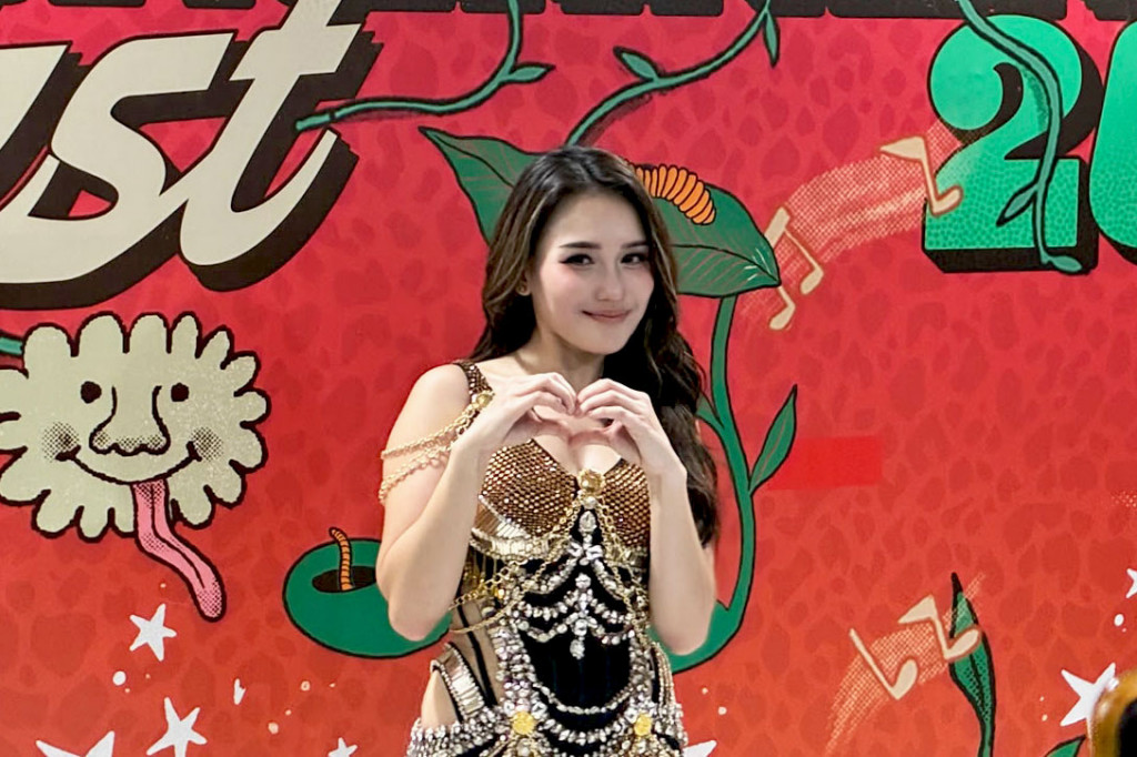 Membawa Dangdut ke Panggung Dunia ala Ayu Ting Ting dan Agnez Mo