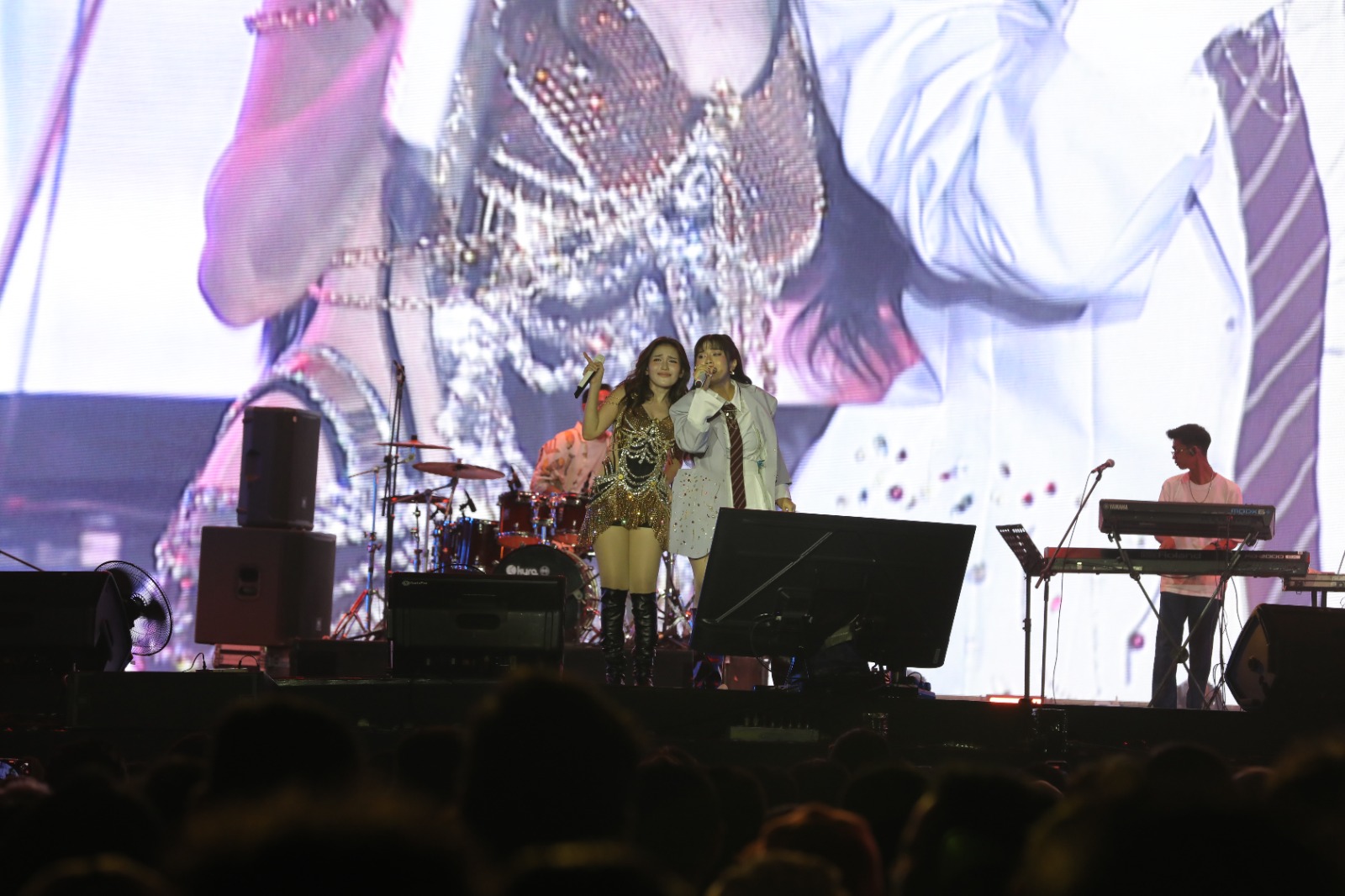 Ayu Ting Ting Ciptakan Goyang Massal di Synchronize Fest