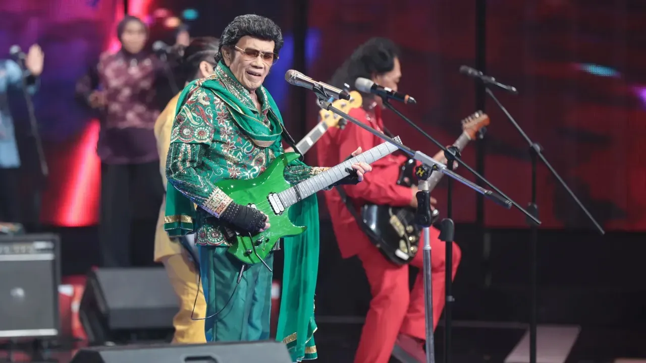 Dari Dangdut ke Rock: Rhoma Irama dan Momen 9 Dewa Gitar